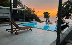 Linga Futhi Beach Cottages